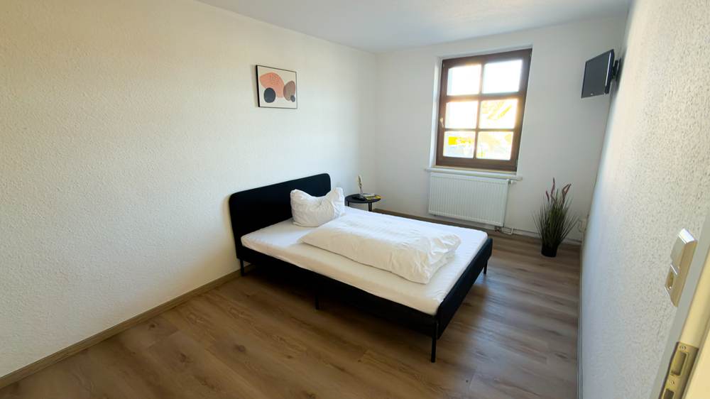 Schlafzimmer 1 mit Doppelbett (180 cm)